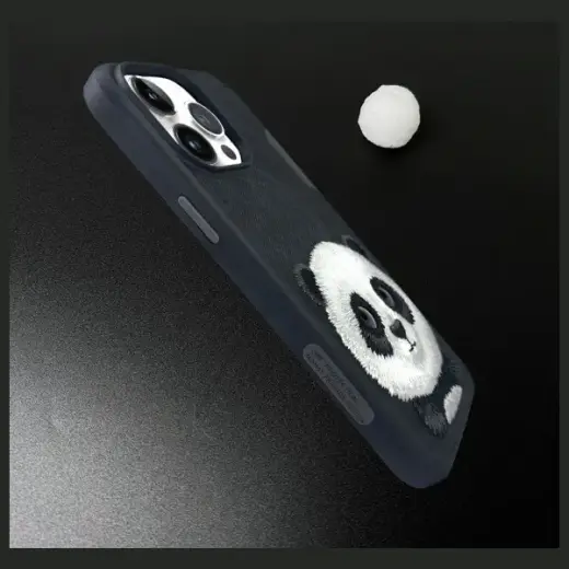 Nimmy etui iPhone 15 Pro 6.1"             czarny|black Big Eyed Pet 2.0 Panda Photo
