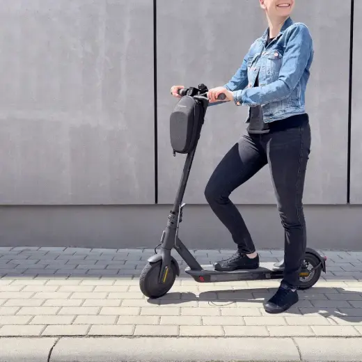 Wozinsky Waterproof Scooter Handlebar Bag 4L Black (WSB1BK) Foto 5