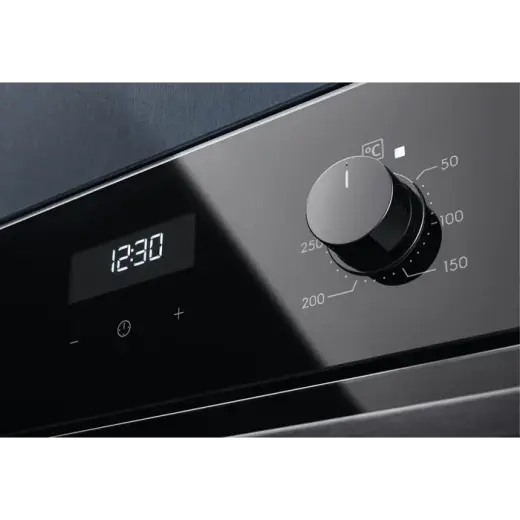 Electrolux cepeškrāsns (iebūvējama) 65l, katalītisks pārklājums Photo