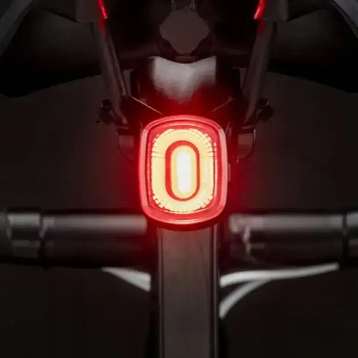 Rockbros Q2S LED Rear Bike Light with Smart Stop System + USB-C - USB-A Cable - Black Foto 5