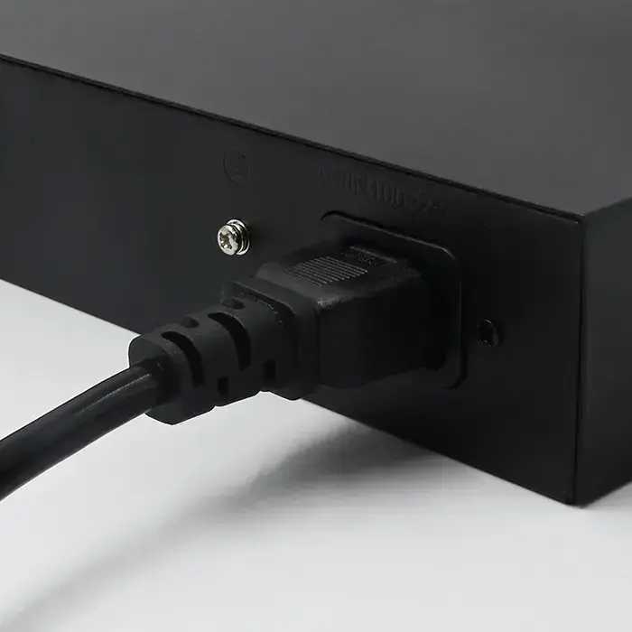 Qoltec FAST Ethernet PoE SWITCH | 8x RJ45 PoE | 2x RJ45 Uplink | 120W | 10/100 Mb/s Foto 9