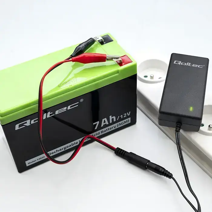 Qoltec Automatic charger for AGM GEL STD 6V 12V battery | 1.5A | Rectifier with LED indicator Photo