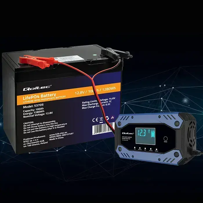 Qoltec Intelligent charger for STD AGM GEL LiFePO4 | Battery charger with repair function |12-24V |10A | LCD | 9 - stage charging Photo