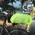 Wozinsky Universal Waterproof Rain Cover for Bike Pannier Bag or Backpack green (WBB5YW) Foto 2