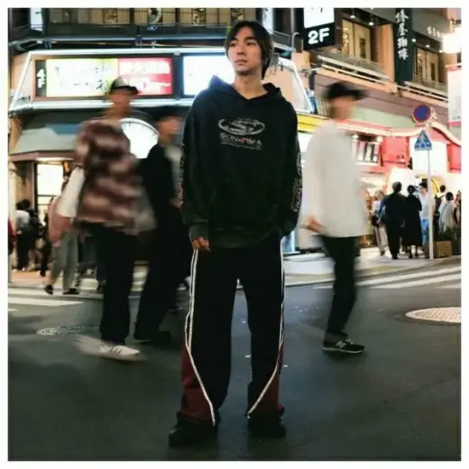 Skinarma hoodie Vulcan L black Фото num