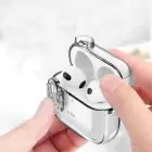 TECH-PROTECT SLIM HOOK APPLE AIRPODS 4 caurspīdīgs — Foto 5