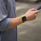 Uniq Revix Magnetic Strap for Apple Watch 42 | 44 | 45 | 49 mm - Black and Orange Foto 4