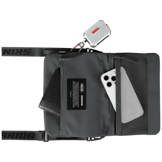 Crossbody Bag Skinarma Juno dark grey Foto 3