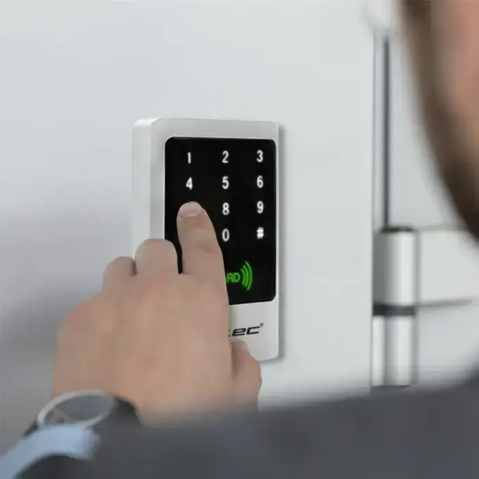 Qoltec Code lock MIMAS with RFID reader Code | Card | key fob | Doorbell button | IP68 | EM Foto 4