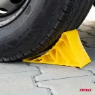 Plastic wheel wedge — Photo 4