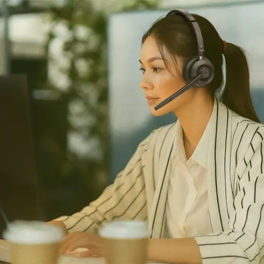 Wireless headphones with microphone Creative Chat Wireless Bluetooth black Photo