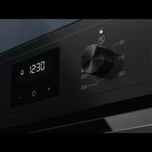 Electrolux cepeškrāsns, iebūv., 72L, melna Photo