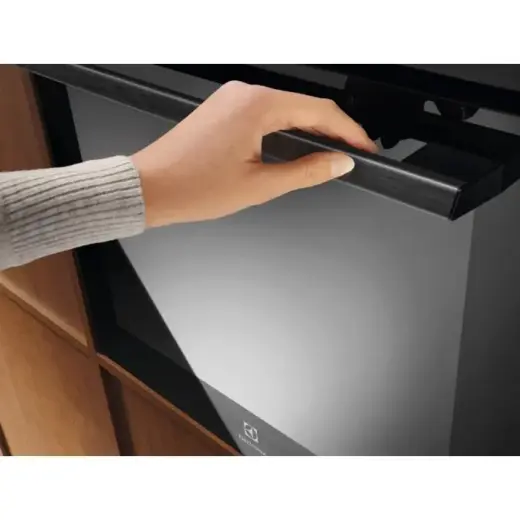 Electrolux cepeškrāsns ar riņķa sildelementu, iebūv., 72l, melna Foto 4