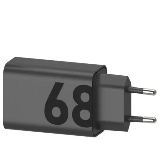 Motorola TurboPower travel charger | 68W | USB-C | with USB-C to USB-C cable included | black Photo