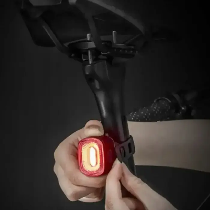Rockbros Q2S LED Rear Bike Light with Smart Stop System + USB-C - USB-A Cable - Black Foto 3