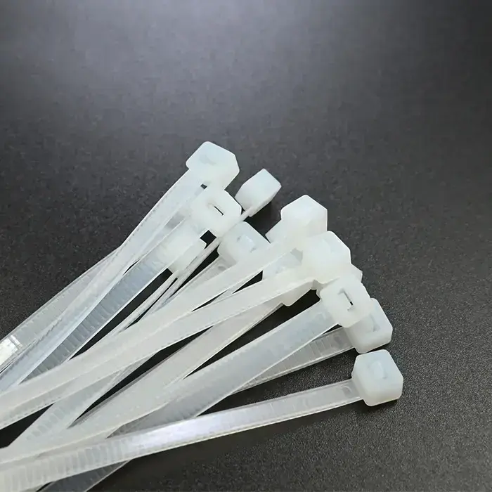 Qoltec Self-locking cable tie | 4.8*160 mm | 100 pcs. | Nylon66 | UV | White Foto 6