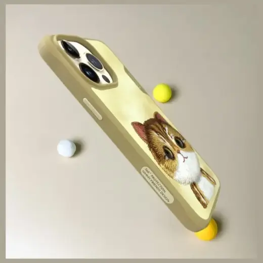 Nimmy Big Eyed Pet 2.0 Cat phone case for iPhone 15 Pro brown Photo