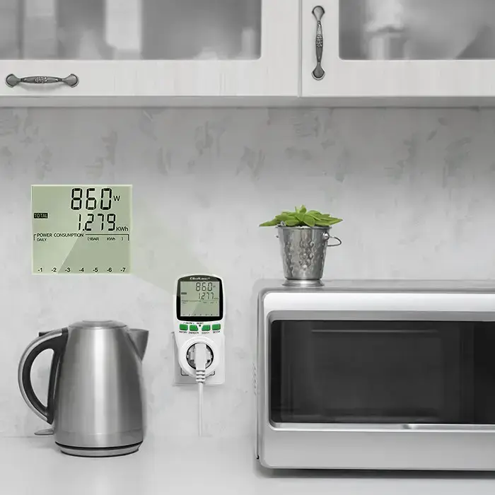 Qoltec Power meter PM0627 with history | 3680W | 16A | LCD Photo