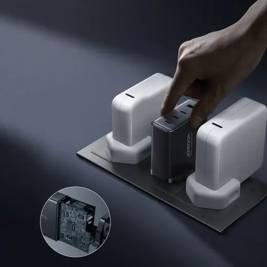 Joyroom JR-TCG05UK зарядное устройство | 140W | GaN | USB-C, USB-A | с проводом USB-C на USB-C в комплекте Фото num
